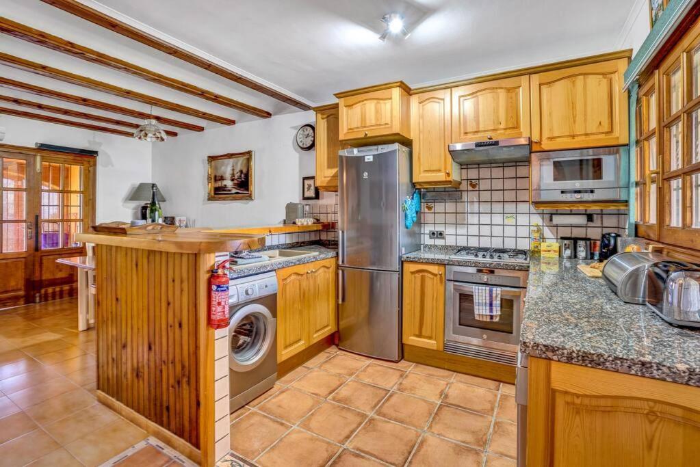 La Isla Casa Barnaby Villa Platja de Larenal Bagian luar foto