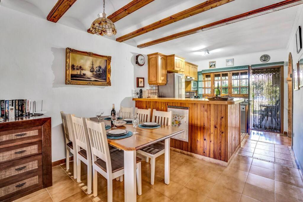 La Isla Casa Barnaby Villa Platja de Larenal Bagian luar foto